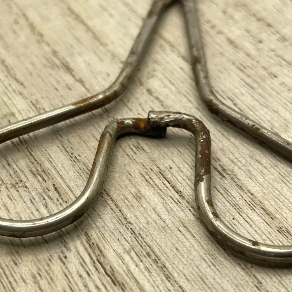 VTG Atq Hemostat Clipper 5” Rusted Tarnished Prop Display
